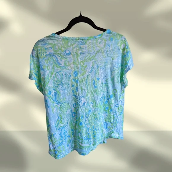 Lilly Pulitzer V Neck - Picture 2 of 4